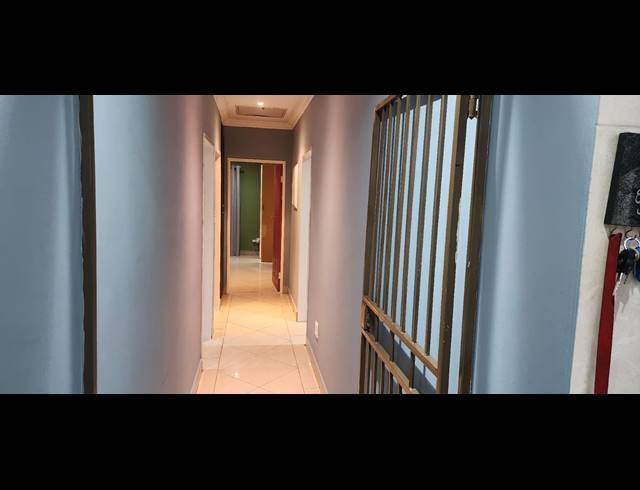 6 BEDROOM HOUSE FOR SALE IN ZINNIAVILLE